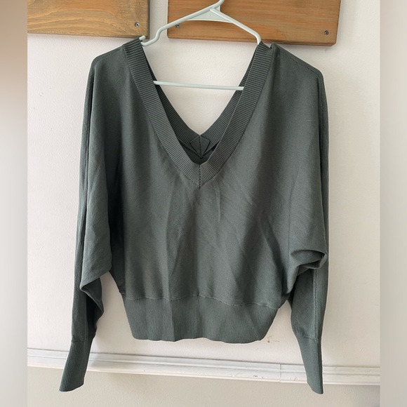 Express Small Sweater - Picture 6 of 7